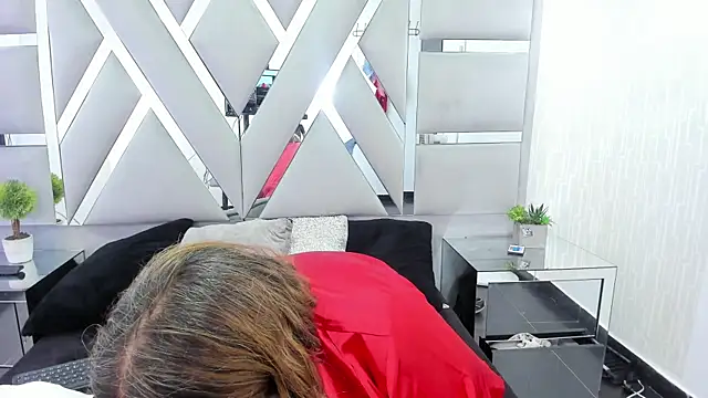 Chat XXX en directo de MonzerratBoyer