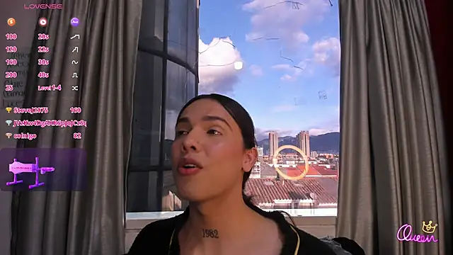 AlmaazzのライブXXXチャット