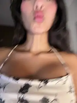 DulceLenns Adlı Modelin Canlı XXX Sohbeti