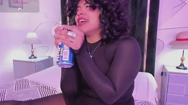 دردشة VinkSmokee الجنسية المباشرة