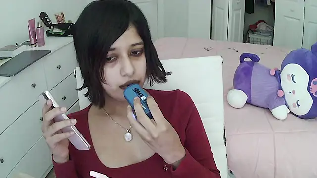 دردشة JustAStrangeGirl الجنسية المباشرة