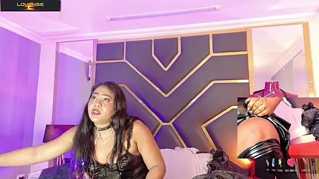 Scarlettt_Ass' Live XXX Chat