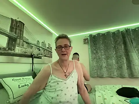 Curvy-Jinx Webcam show