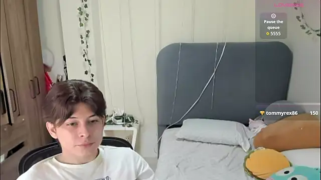 Felix_kitty Show in webcam