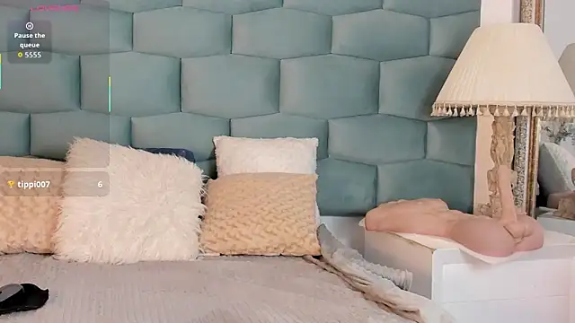 Chat +18 de MiaMancini ao vivo