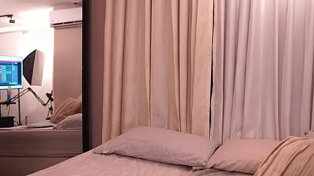 Tayler_Kim Adlı Modelin Canlı XXX Sohbeti