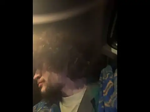 Teddy4420: απευθείας συνομιλία ΧΧΧ