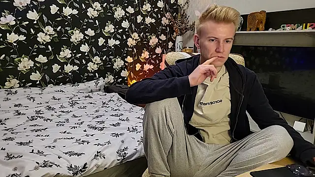 Вебкам-шоу Vuitton