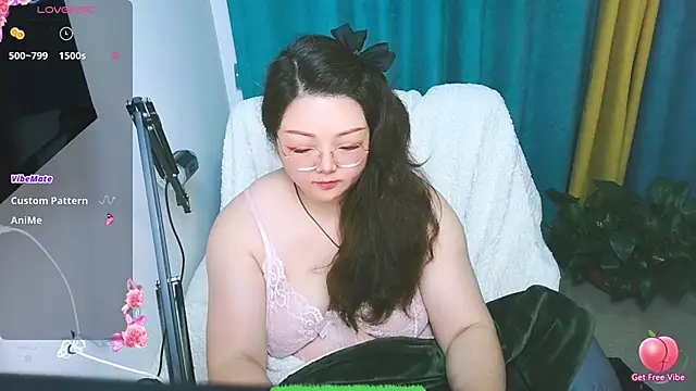 AngelwithEcup élő XXX-chatje