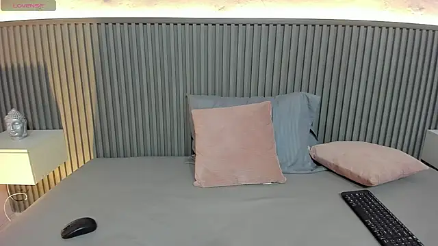 Michelle_Saenz_ 现场XXX聊天