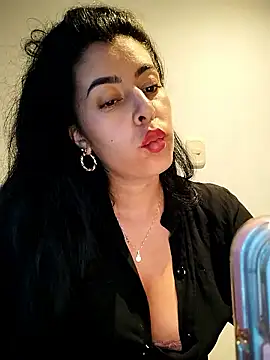 Luianna Adlı Modelin Canlı XXX Sohbeti