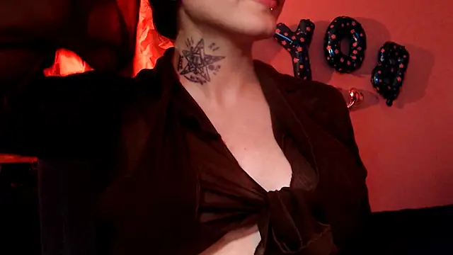 LiliJones_ Adlı Modelin Canlı XXX Sohbeti