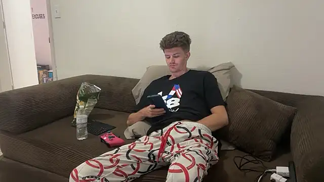 greekmythics: διαδικτυακό σόου στην κάμερα