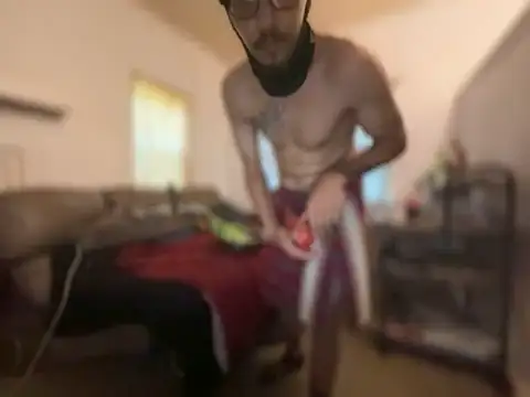 ThrowedWorldWide élő XXX-chatje