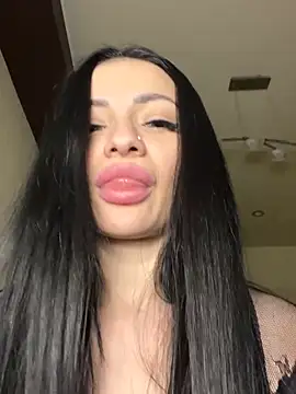 Layana_Ro Adlı Modelin Canlı XXX Sohbeti