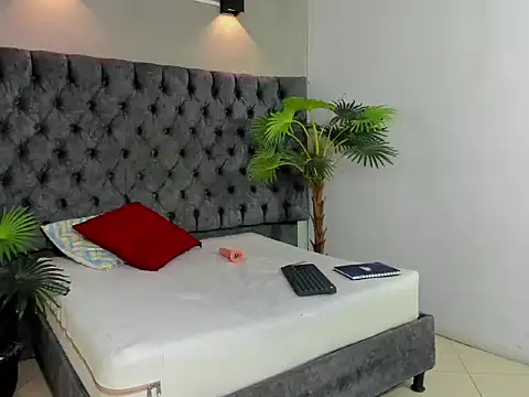 Онлайн чат XXX Emmyy_Fantasy