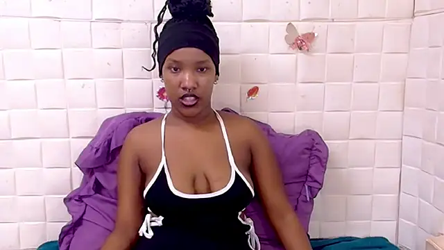 EroticSexyPrada Adlı Modelin Canlı XXX Sohbeti