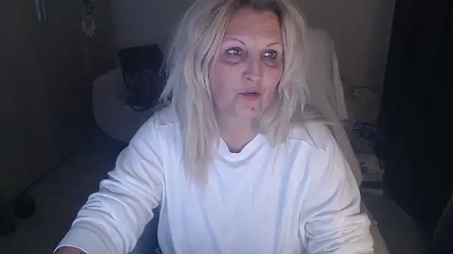 Divineblond live XXX chat