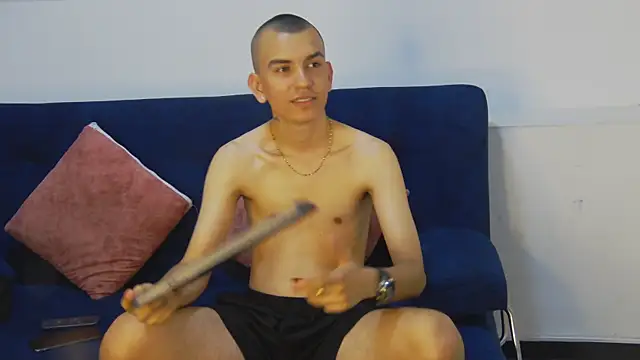 XXX chat uživo modela Rowan_Cley