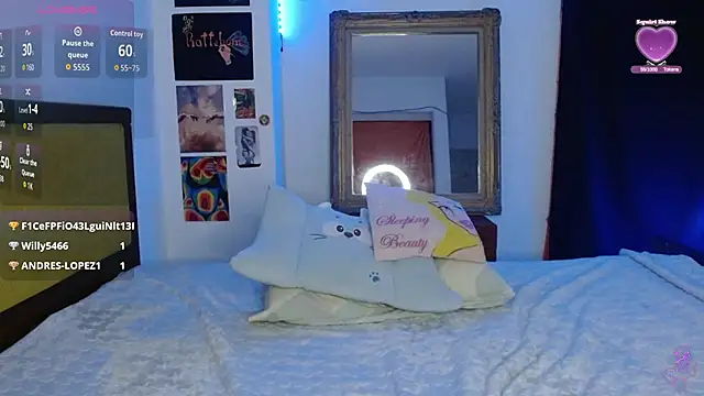 Nova-Satela live XXX chat