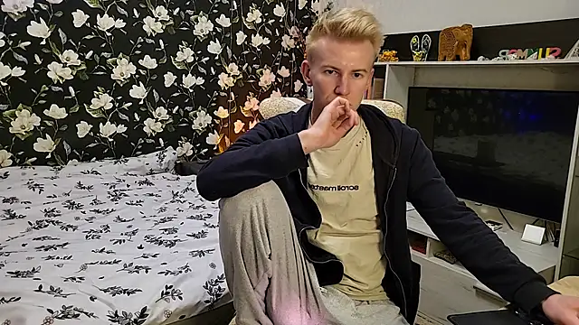 Вебкам-шоу Vuitton