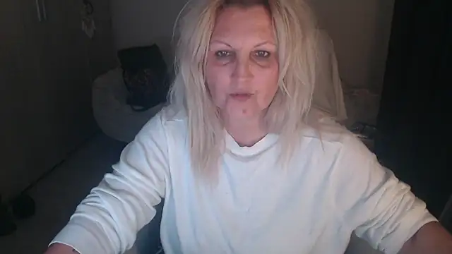 Divineblond Chat XXX live