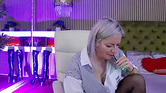 دردشة LadyTouch الجنسية المباشرة