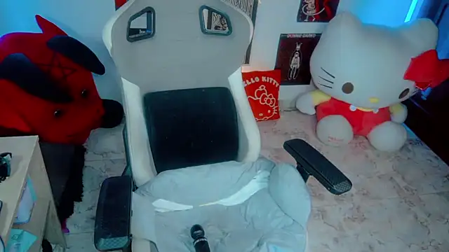 Deadly_Doll élő XXX-chatje