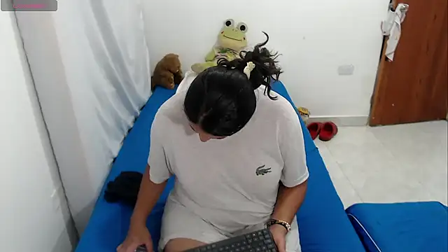 Chatroom XXX en direct de LAURA_Foxht