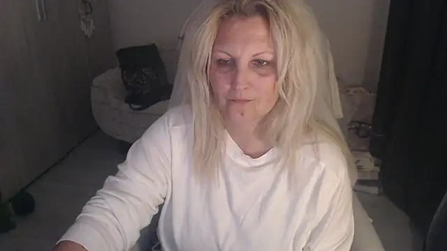 Chat XXX en directo de Divineblond