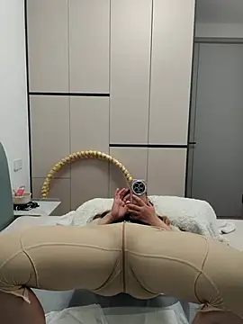 zzdd999 网络视讯表演