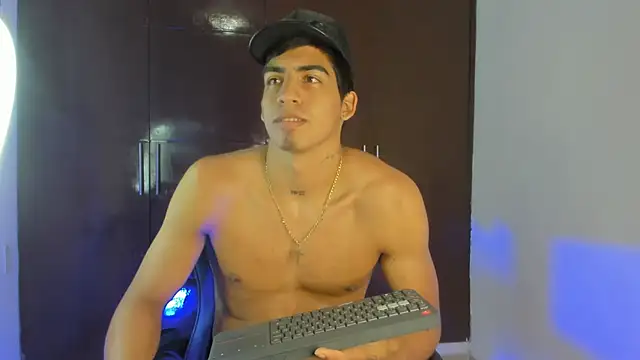 Show de Milo_LatinBoy na webcam