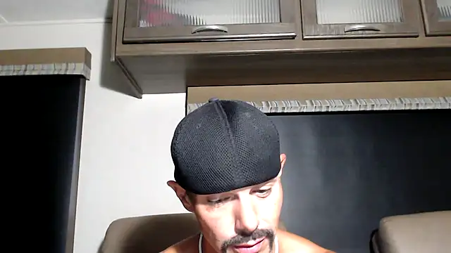 ThickD2C live XXX chat