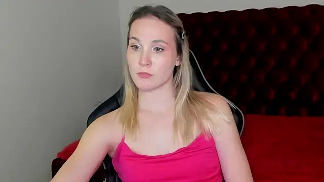 Chat +18 de ElaraVoltage ao vivo