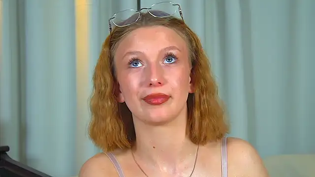 دردشة BeatriceBinoche الجنسية المباشرة