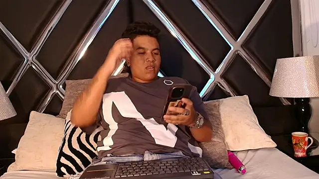 Онлайн чат XXX ZeusSmithh