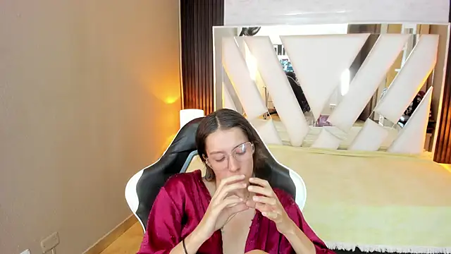 دردشة Linda4Petite الجنسية المباشرة