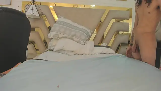 Pokazy przed kamerką – Goldentemptation_