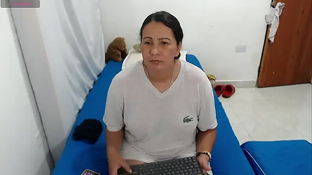 LAURA_Foxhtn Live XXX chat