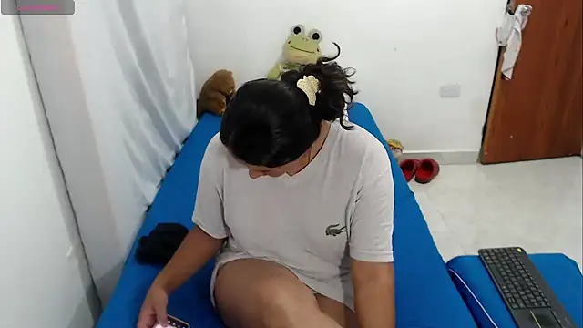 LAURA_Foxht Live XXX-chat