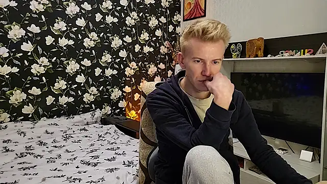 Vuittonn Live XXX chat