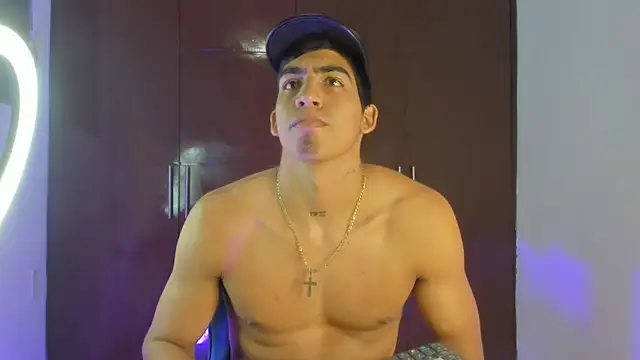 Czat XXX na żywo – Milo_LatinBoy