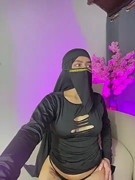 shaima__ Adlı Modelin Canlı XXX Sohbeti