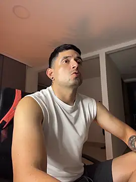 TroyeSavage Chat XXX in diretta