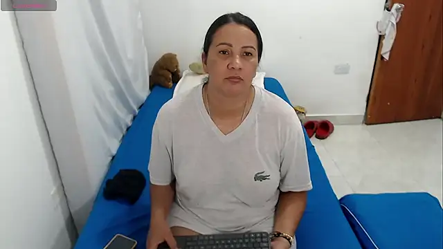 LAURA_Foxht Live XXX Chat