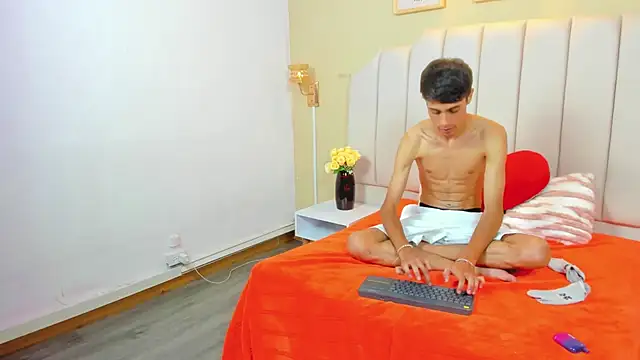 Show modela thomas_dikey na web-kameri