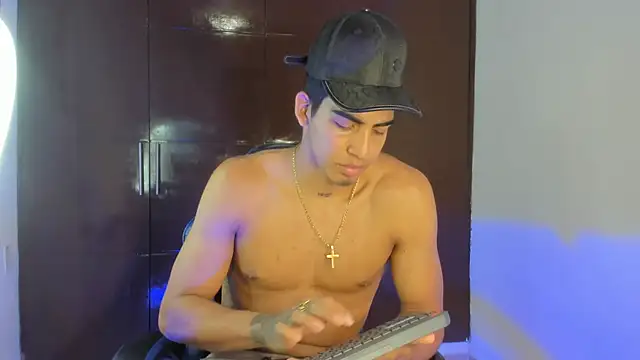 Milo_LatinBoy: вебкам-шоу