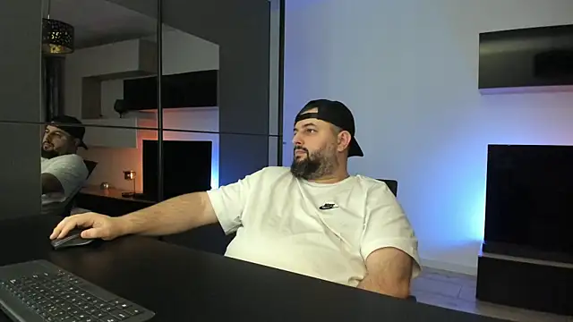 Živý XXX chat DravenPeak