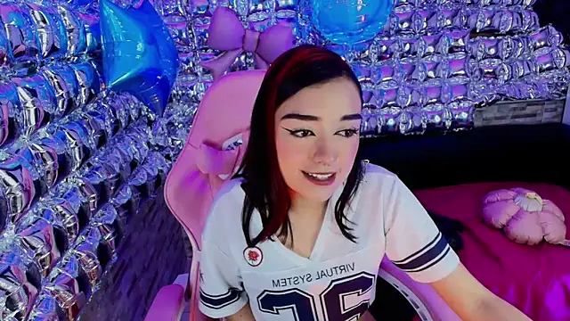 lala_cherry élő XXX-chatje