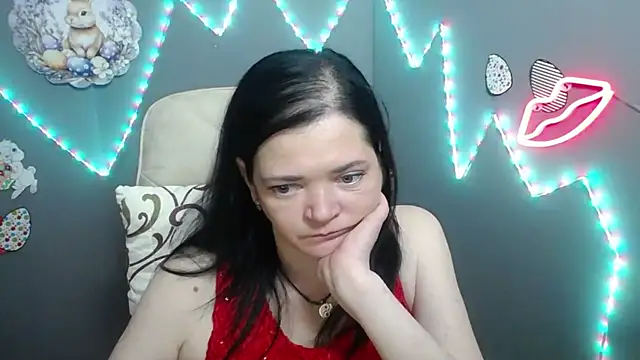 LauraFinn Adlı Modelin Canlı XXX Sohbeti